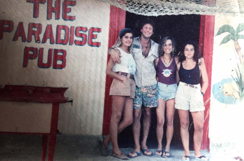 Equipo en los inicios de The Paradise